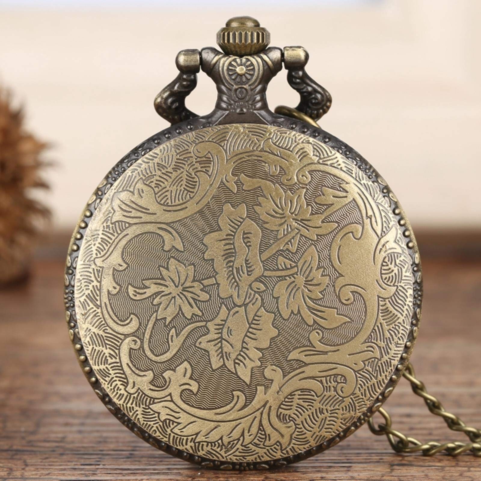 HUIBBGO Reloj de Bolsillo Retro de Cuarzo con temática de la Leyenda de Zelda, Colgante con patrón de araña escorpión, Reloj de Cadena de Bronce Retro