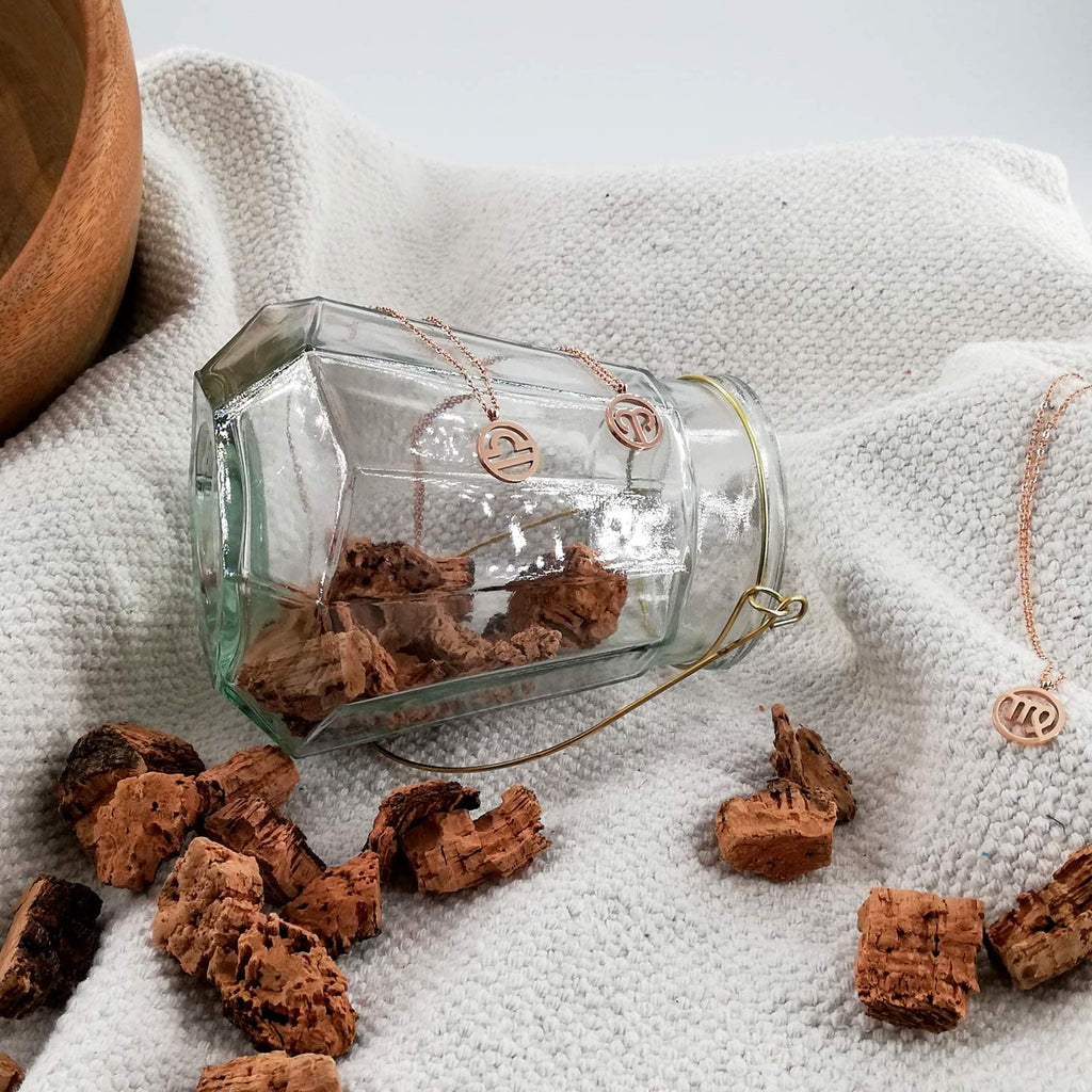 Collar Acero Inoxidable marca Morella de Oro Rosa con - Signo del Zodiaco Escorpio en Bolsa de Terciopelo